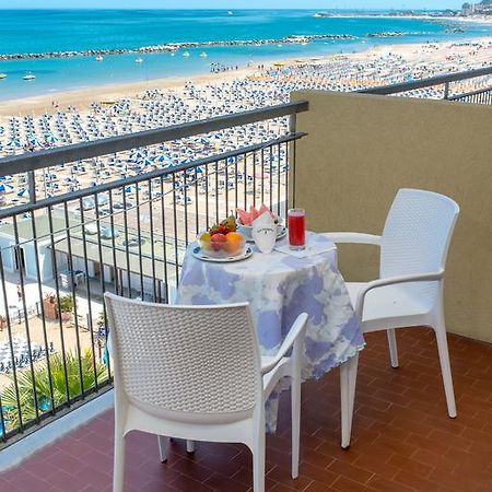 Hotel Belsoggiorno Cattolica Exteriör bild