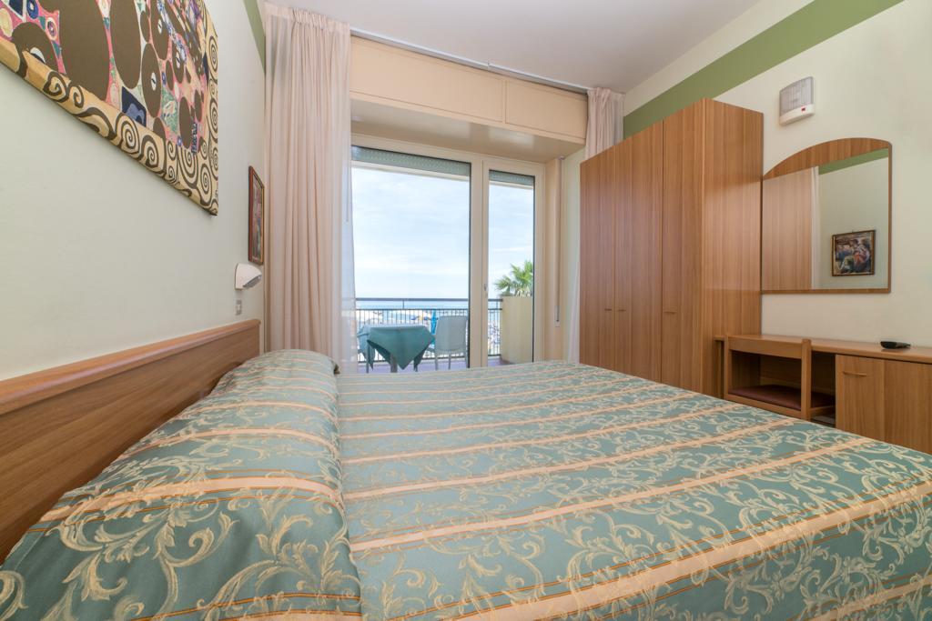 Hotel Belsoggiorno Cattolica Exteriör bild