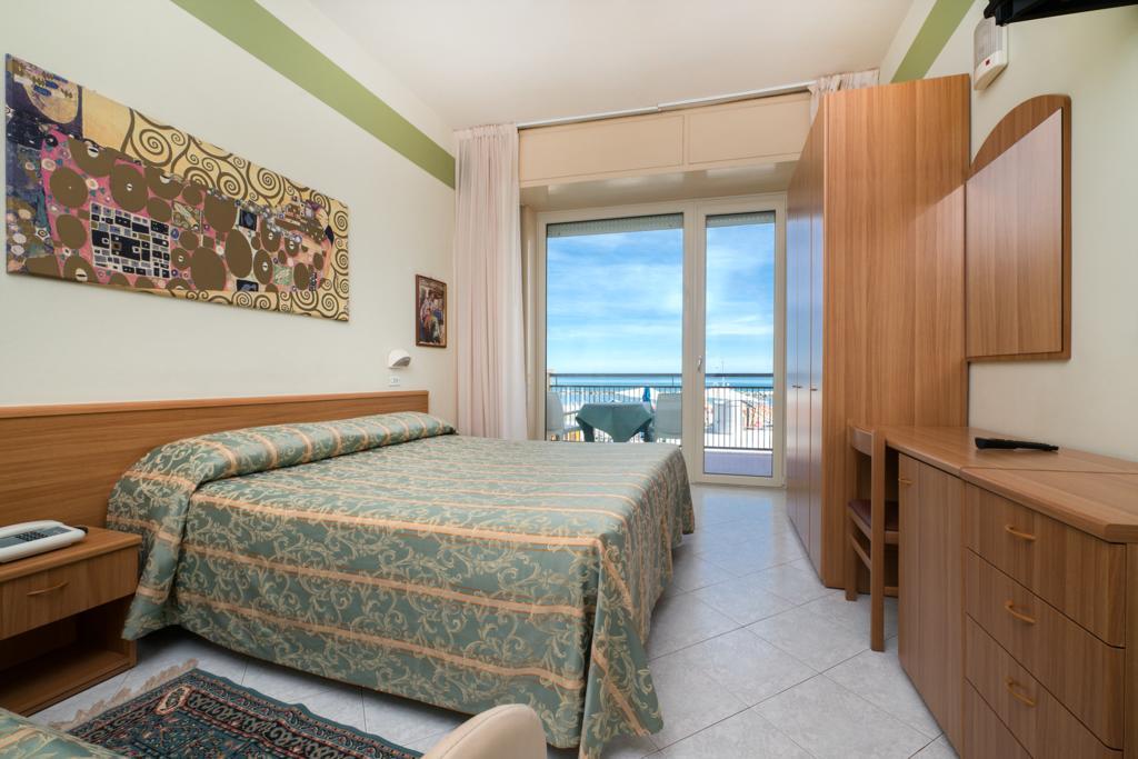 Hotel Belsoggiorno Cattolica Exteriör bild