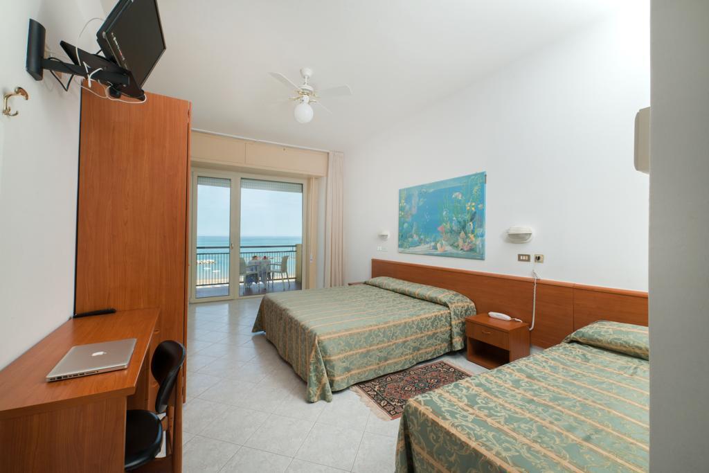 Hotel Belsoggiorno Cattolica Exteriör bild